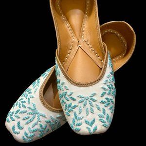 Traditional Handmade  Punjabi Jutti ( US size 7 to 9 available)